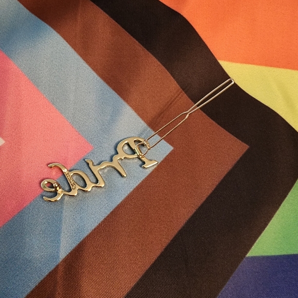 Pride Crystal Hair Clip โค๏ธ๐งก๐๐๐๐๐ค๐ค๐ค๐ - Picture 4 of 4
